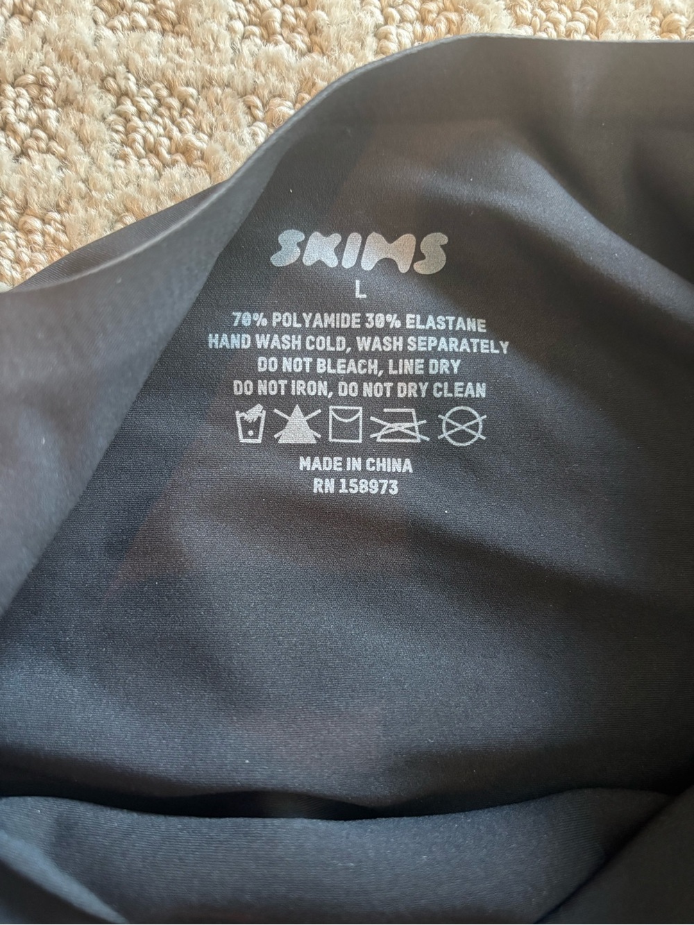 SKIMS black square neck seamless molded-cup wireless bra with wide straps. - Picture 5 of 5